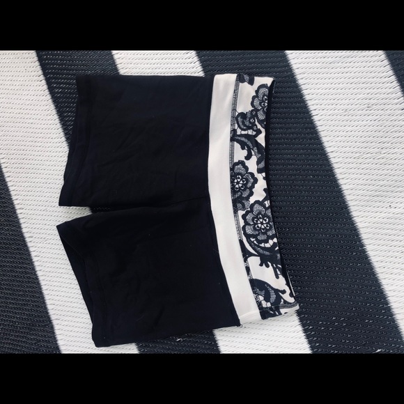 SOLD Lululemon shorts, reversible - Picture 4 of 5